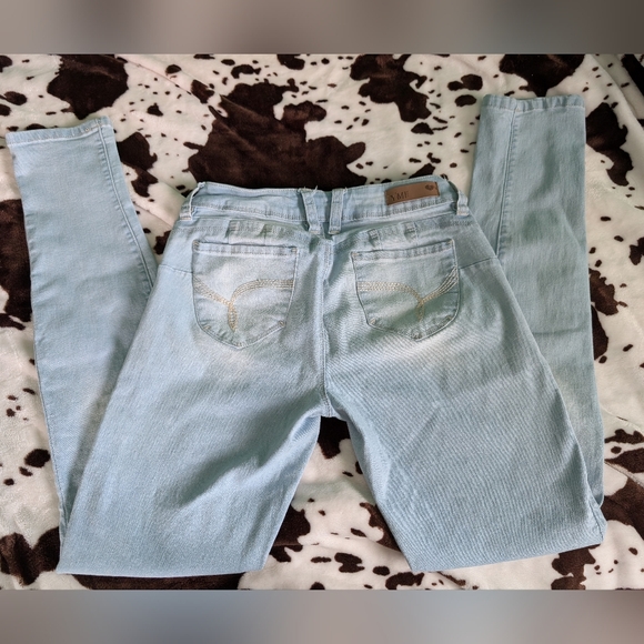 YMI Light Blue Wannabettabutt?! Skinny Jeans - Picture 1 of 5